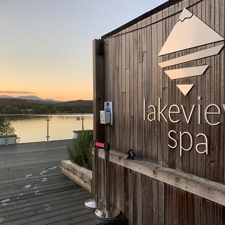 The Penthouse Bowness Luxury Loft Jacuzzi Bath & Complimentary Lakeview Spa Membership Экстерьер фото