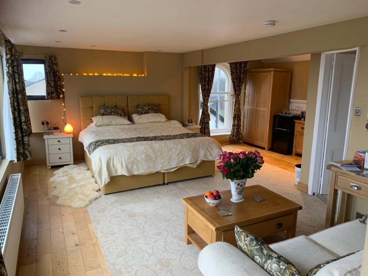 The Penthouse Bowness Luxury Loft Jacuzzi Bath & Complimentary Lakeview Spa Membership Экстерьер фото