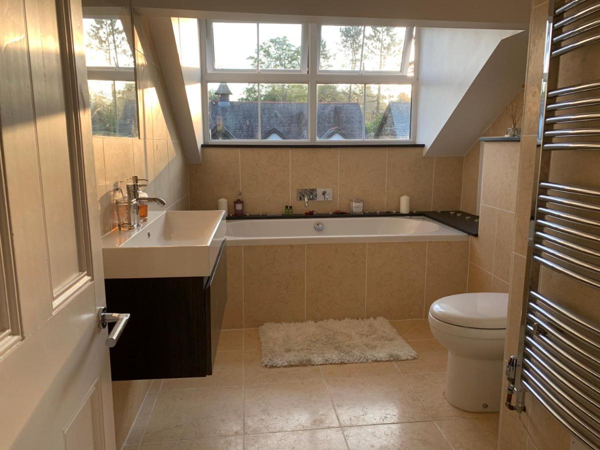 The Penthouse Bowness Luxury Loft Jacuzzi Bath & Complimentary Lakeview Spa Membership Экстерьер фото