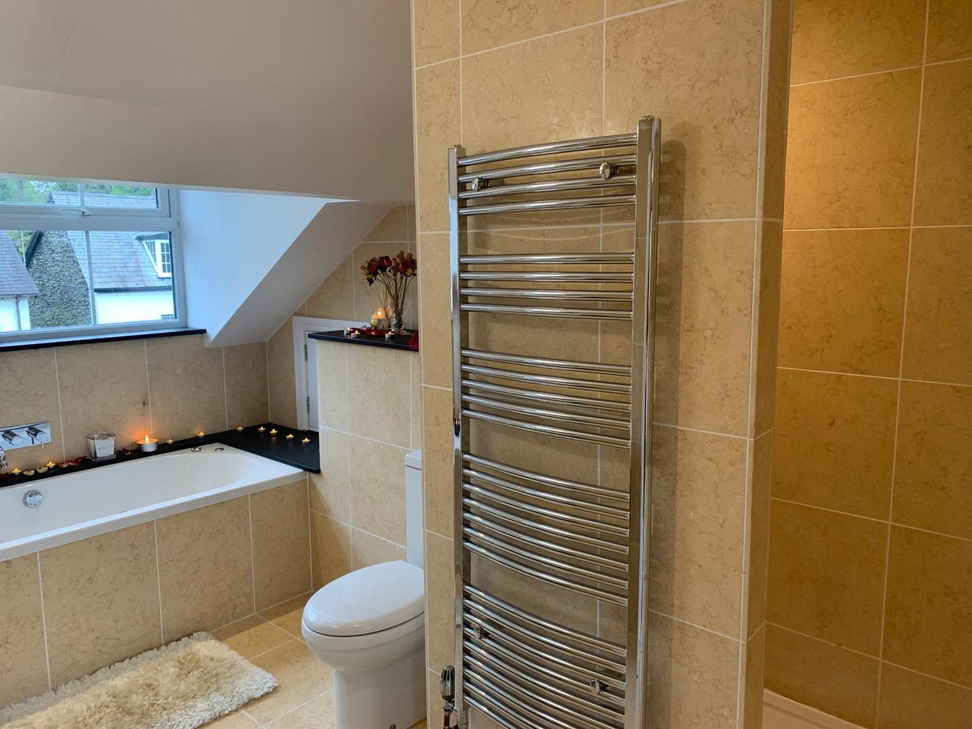 The Penthouse Bowness Luxury Loft Jacuzzi Bath & Complimentary Lakeview Spa Membership Экстерьер фото