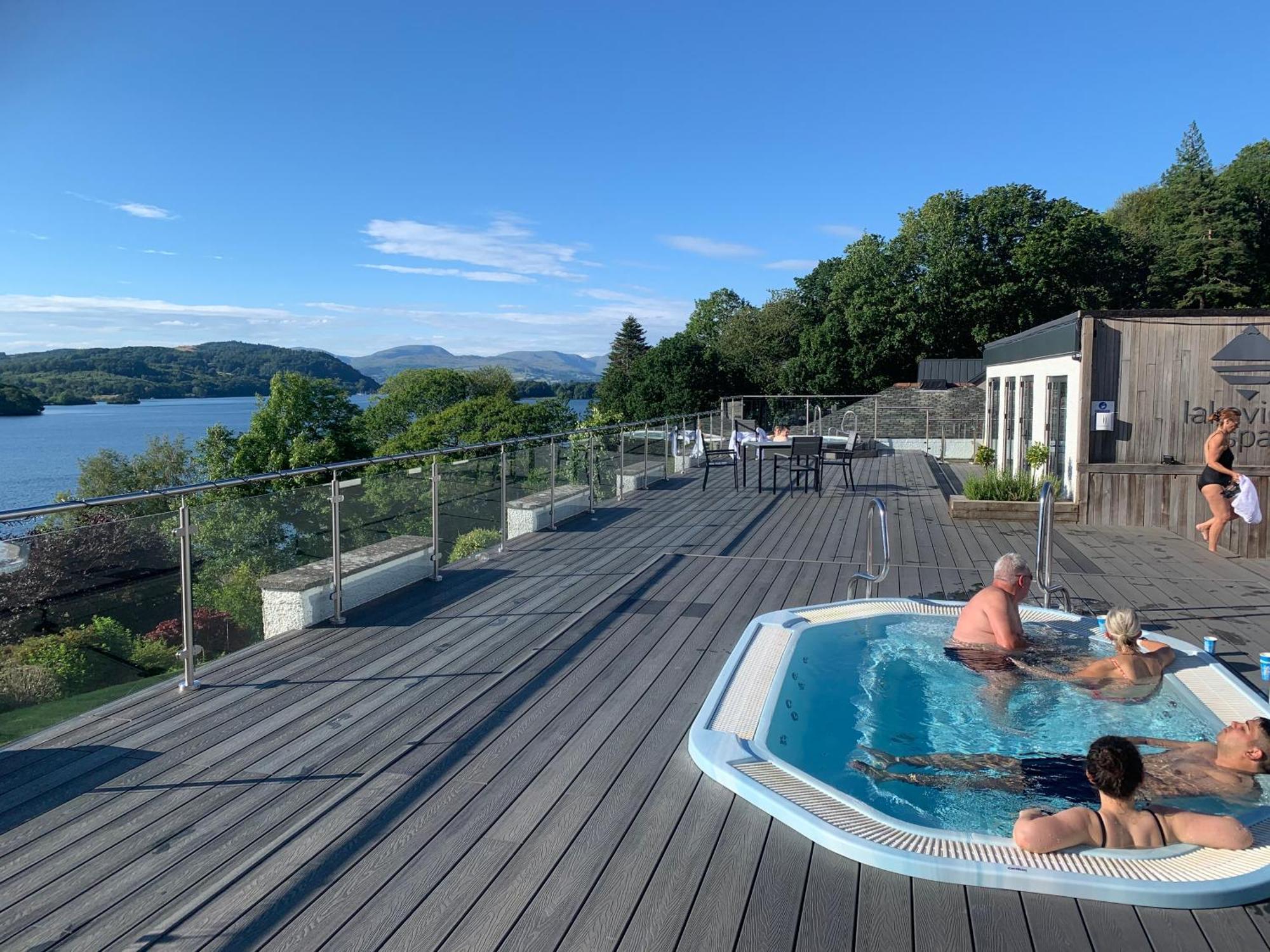The Penthouse Bowness Luxury Loft Jacuzzi Bath & Complimentary Lakeview Spa Membership Экстерьер фото
